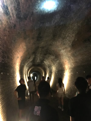 e-BIKEで亀の瀬の鉄道トンネル（亀瀬隧道）