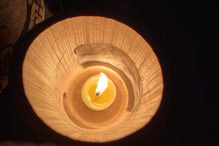 亀の瀬トンネルでハロウィン読書会と竹灯りワークショップ