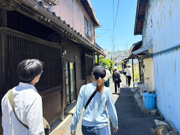 宿泊・不動産事業者の視点で、学生が地域活性化を考える。 町歩きや山林見学とともにプレゼンも