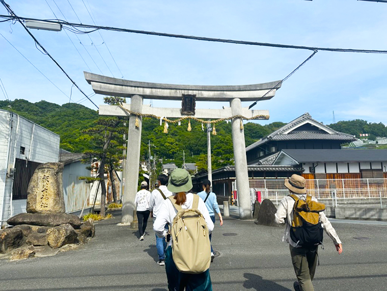 宿泊・不動産事業者の視点で、学生が地域活性化を考える。 町歩きや山林見学とともにプレゼンも