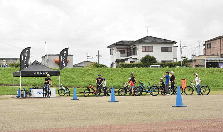 e-BIKEの安全な乗り方を親子で学ぶ。大和川沿いのサイクリングも