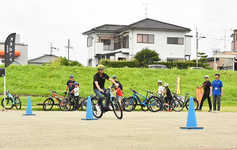 e-BIKEの安全な乗り方を親子で学ぶ。大和川沿いのサイクリングも