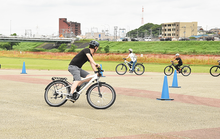 e-BIKEの安全な乗り方を親子で学ぶ。大和川沿いのサイクリングも