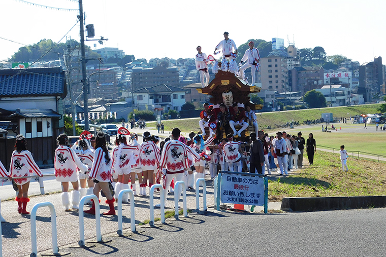 国分の秋祭りが賑やかに。大和川親水公園で「おいな〜れ国分祭り」も