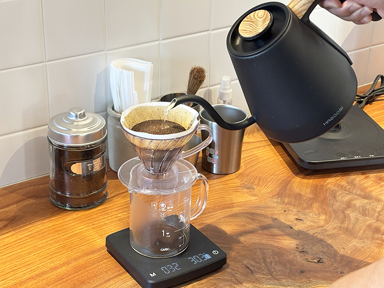 ミールミィのマヌカハニーでハニーラテを【柏原焙煎所】