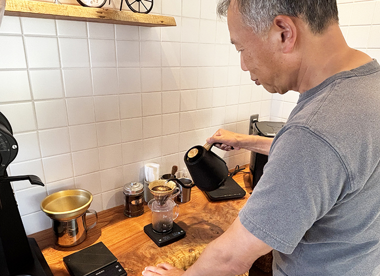 ミールミィのマヌカハニーでハニーラテを【柏原焙煎所】