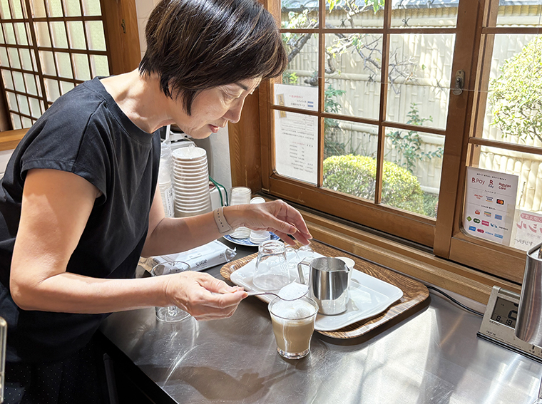 ミールミィのマヌカハニーでハニーラテを【柏原焙煎所】