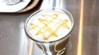 ミールミィのマヌカハニーでハニーラテを【柏原焙煎所】