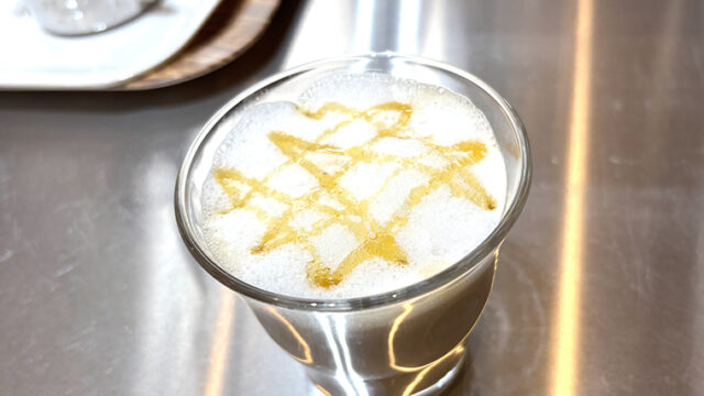 ミールミィのマヌカハニーでハニーラテを【柏原焙煎所】