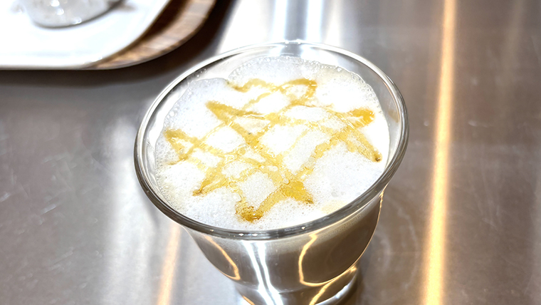 ミールミィのマヌカハニーでハニーラテを【柏原焙煎所】