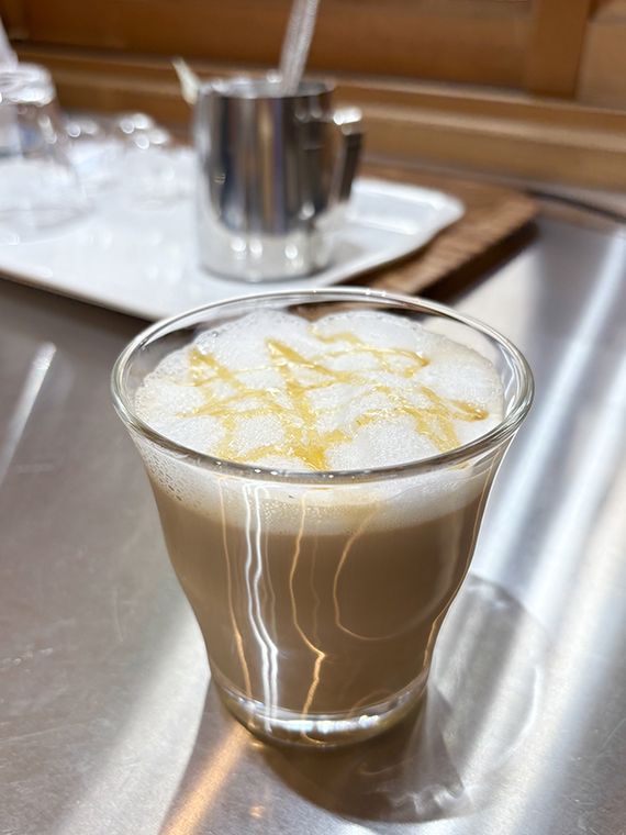 ミールミィのマヌカハニーでハニーラテを【柏原焙煎所】