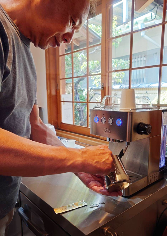 ミールミィのマヌカハニーでハニーラテを【柏原焙煎所】