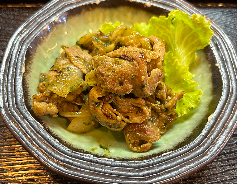 バジル味噌で豚肉炒め